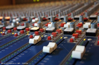 錄音室的調音器與攝影服務 雙劍合璧的藝術呈現